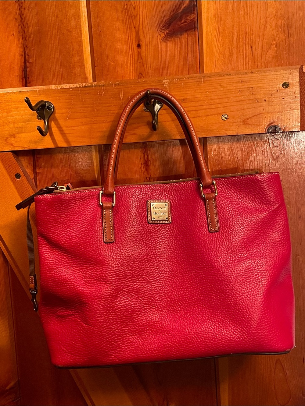 Dooney & Bourke Red Pebbled Leather Shoulder Bag Tote. Fair Preowned Condition